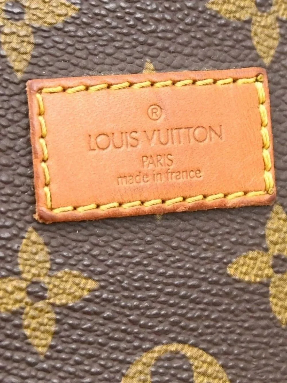 Louis Vuitton outside 	ab